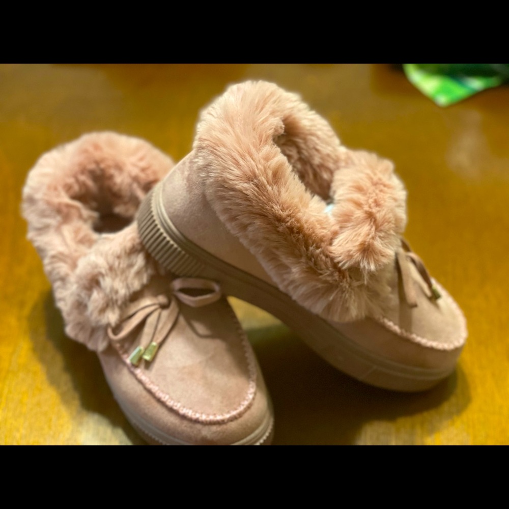 Women’s Furry Moccasins